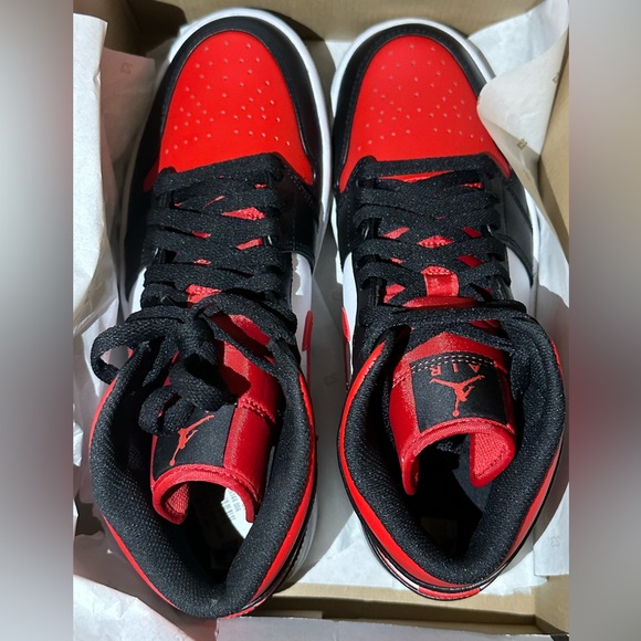 AIR JORDAN 1 MID BLACK/FIRE RED-WHITE - Picture 2 of 9